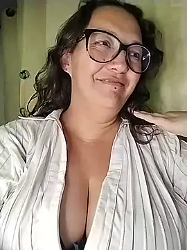 Snapshot of _Saraqueen-- chatting on 06/25/26, 05:12 Saraqueen-- online show from 06/25/26, 05:12