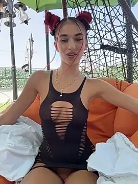Snapshot of VixenRosse chatting on 07/17/26, 09:05 VixenRosse online show from 07/17/26, 09:05