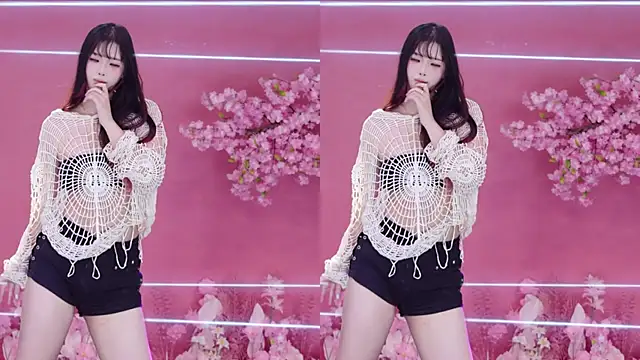 Snapshot of SK-121 chatting on 07/13/26, 12:08 SK-121 online show from 07/13/26, 12:08