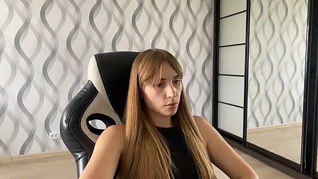 Miss Luna meow online show from 06/16/26, 10:40