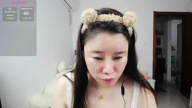 Snapshot of Xiao-yuo1 chatting on 06/17/26, 12:29 Xiao-yuo1 online show from 06/17/26, 12:29