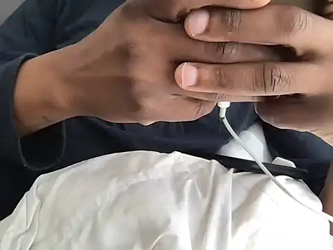 Snapshot of LeoneForYou chatting on 06/24/26, 08:13 LeoneForYou online show from 06/24/26, 08:13