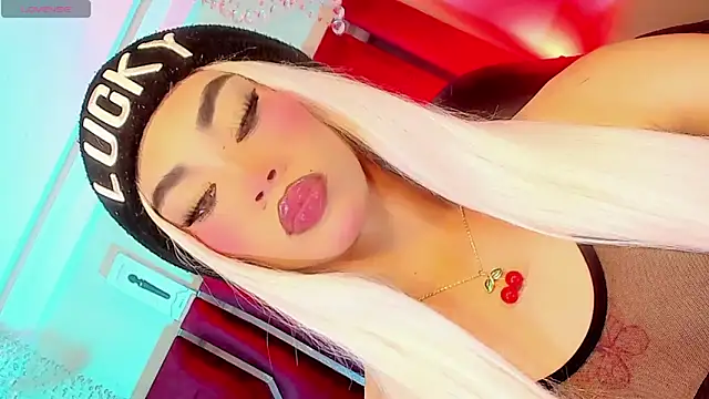 Snapshot of Dafnne-xxx chatting on 06/16/26, 10:01 Dafnne-xxx online show from 06/16/26, 10:01