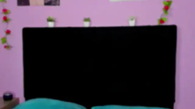 Snapshot of Makii_XOXO chatting on 06/27/26, 11:43 Makii XOXO online show from 06/27/26, 11:43