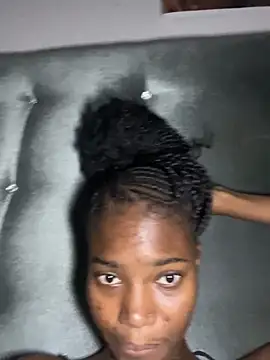 Snapshot of ShakiraThompss18 chatting on 06/19/26, 05:45 ShakiraThompss18 online show from 06/19/26, 05:45
