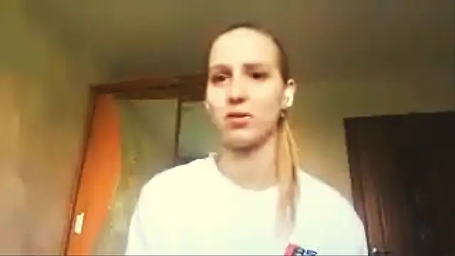 Snapshot of LeighaGreenley chatting on 06/21/26, 07:11 LeighaGreenley online show from 06/21/26, 07:11