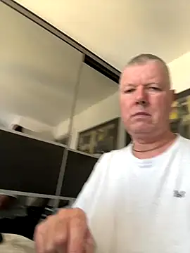 Snapshot of cumboy chatting on 09/22/25, 11:56 cumboy online show from 09/22/25, 11:56