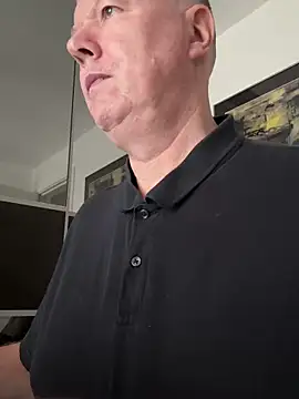 Snapshot of cumboy chatting on 12/01/25, 11:26 cumboy online show from 12/01/25, 11:26