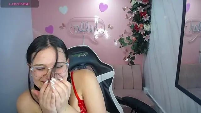 Snapshot of Lia_Rose_ch chatting on 08/04/26, 03:10 Lia Rose ch online show from 08/04/26, 03:10