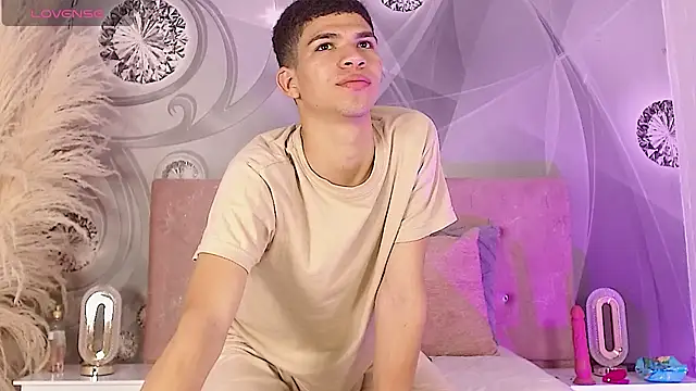 Snapshot of Dilan_Femboy chatting on 08/04/26, 02:30 Dilan Femboy online show from 08/04/26, 02:30