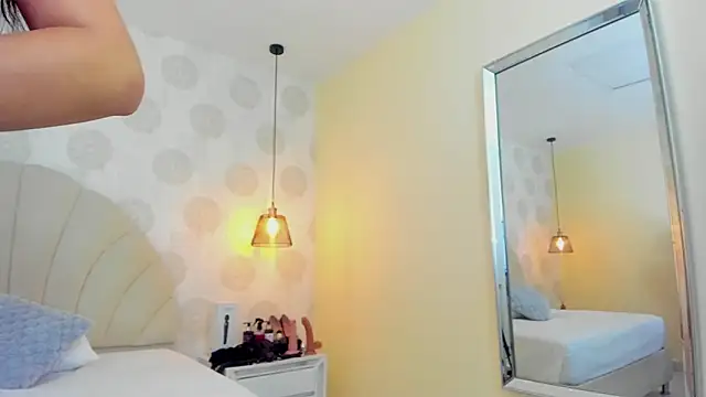 Snapshot of MILA_FERRER1 chatting on 06/19/26, 12:42 MILA FERRER1 online show from 06/19/26, 12:42