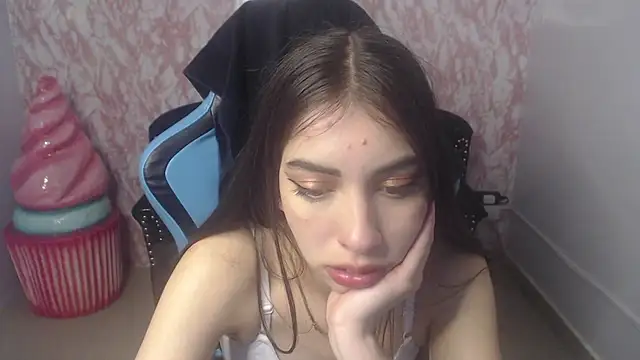 Snapshot of KiaraStar_ch chatting on 07/07/26, 01:04 KiaraStar ch online show from 07/07/26, 01:04