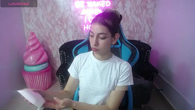 Snapshot of KiaraStar_ch chatting on 07/09/26, 07:40 KiaraStar ch online show from 07/09/26, 07:40