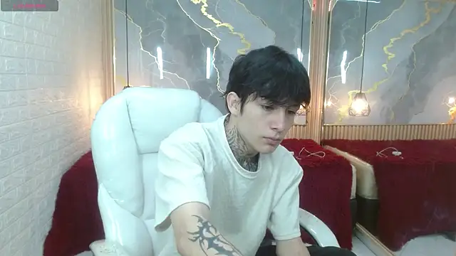 Snapshot of Cry_thereal chatting on 07/15/26, 11:48 Cry thereal online show from 07/15/26, 11:48