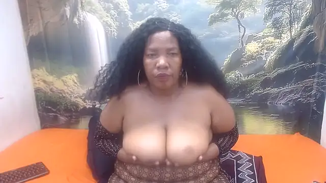 Snapshot of CURVYELEGANCExxx chatting on 07/10/26, 03:25 CURVYELEGANCExxx online show from 07/10/26, 03:25
