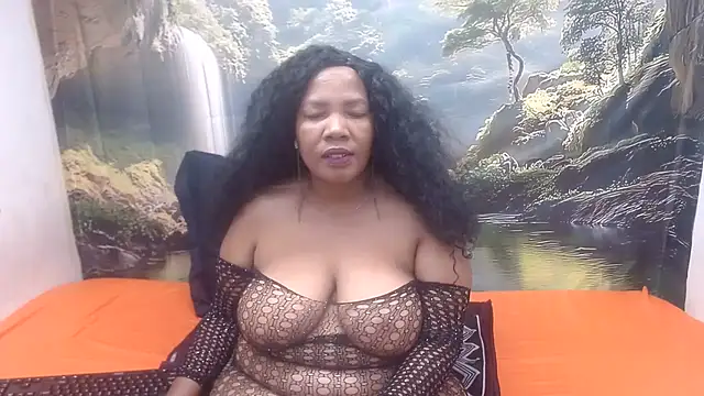 Snapshot of CURVYELEGANCExxx chatting on 07/11/26, 03:31 CURVYELEGANCExxx online show from 07/11/26, 03:31