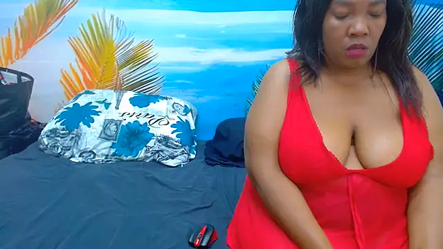 Snapshot of CURVYELEGANCExxx chatting on 07/20/26, 12:18 CURVYELEGANCExxx online show from 07/20/26, 12:18