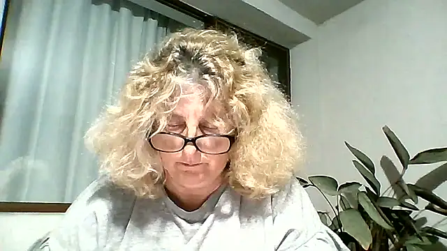 Snapshot of NoraMelow chatting on 08/02/26, 09:02 NoraMelow online show from 08/02/26, 09:02