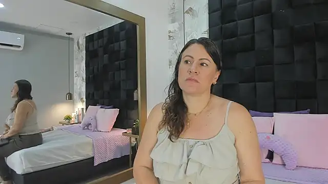 Snapshot of CharlotteG_ chatting on 07/05/26, 01:29 CharlotteG online show from 07/05/26, 01:29