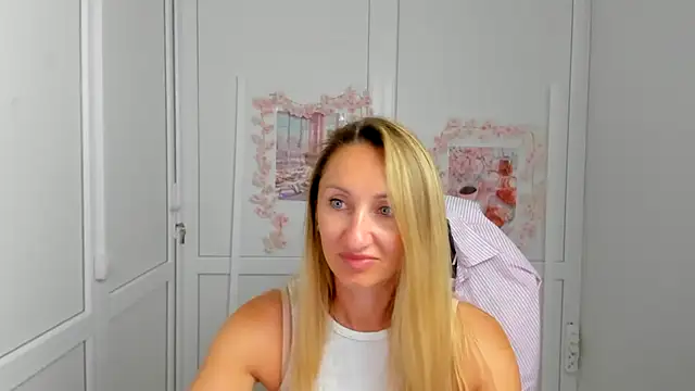 Snapshot of LilyDreamm chatting on 06/19/26, 06:29 LilyDreamm online show from 06/19/26, 06:29