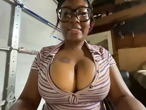 Snapshot of bighettobooty chatting on 07/23/26, 06:22 bighettobooty online show from 07/23/26, 06:22