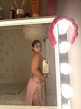 Violettvans3233 online show from 06/21/26, 04:20