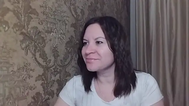 Snapshot of Lauralison chatting on 07/17/26, 08:24 Lauralison online show from 07/17/26, 08:24