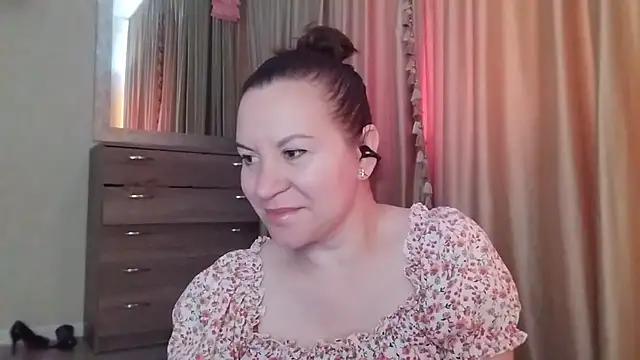 Snapshot of Lauralison chatting on 07/18/26, 02:32 Lauralison online show from 07/18/26, 02:32