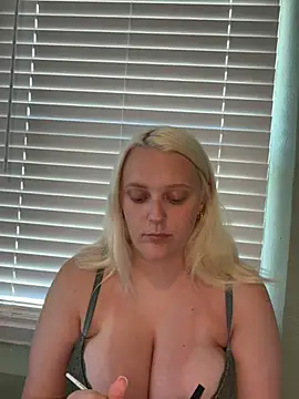 Blondebarbie21 online show from 06/28/26, 07:42