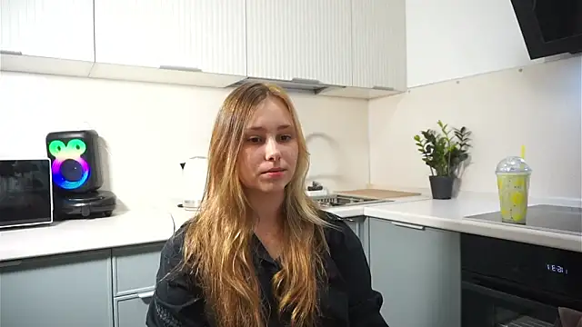 RikkiSmollee online show from 07/27/26, 08:16