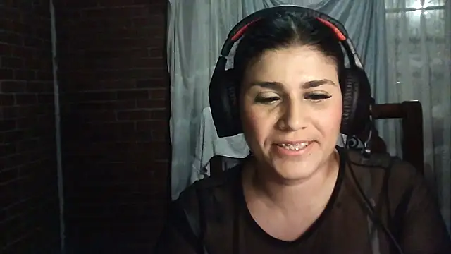Snapshot of CarolinaMoretti chatting on 07/14/26, 03:55 CarolinaMoretti online show from 07/14/26, 03:55