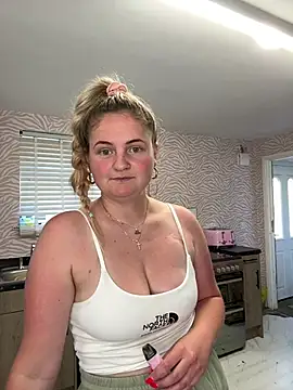 Juicy BabeXo online show from 06/24/26, 10:03