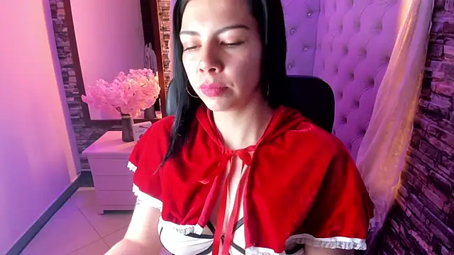 Snapshot of Chloe_Crysstal chatting on 07/16/26, 11:38 Chloe Crysstal online show from 07/16/26, 11:38