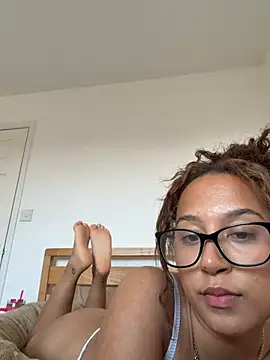 prettypeachyxx online show from 06/19/26, 06:01