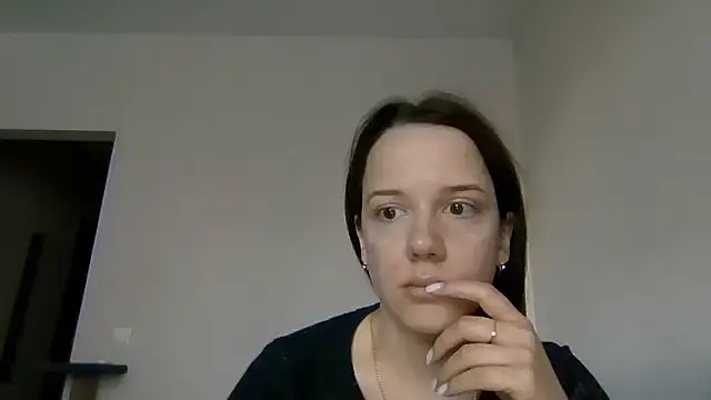 Snapshot of Nivella chatting on 06/22/26, 12:02 Nivella online show from 06/22/26, 12:02
