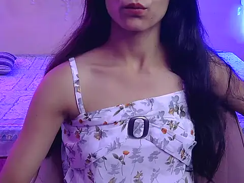 Snapshot of Yours-Zoya chatting on 07/05/26, 04:30 Yours-Zoya online show from 07/05/26, 04:30