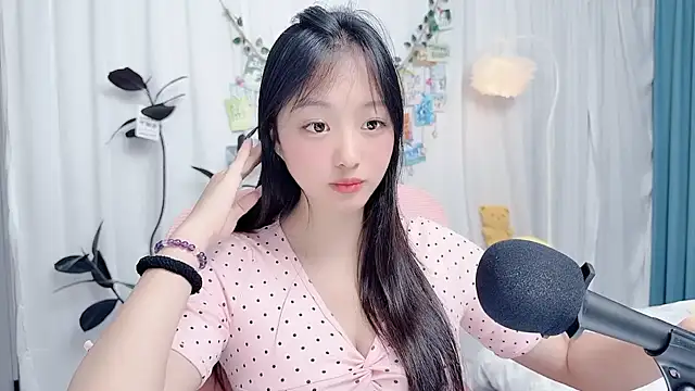 Snapshot of Winnie666999 chatting on 08/06/26, 03:25 Winnie666999 online show from 08/06/26, 03:25