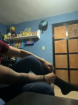 LatinoLeones online show from 08/06/26, 04:25