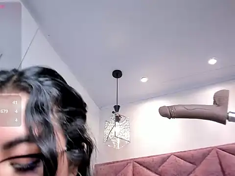Snapshot of alessia_storm_ chatting on 08/08/26, 04:25 alessia storm online show from 08/08/26, 04:25