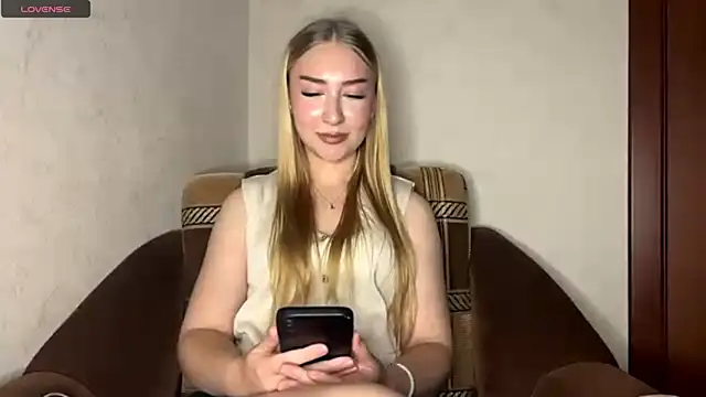 Snapshot of AlinaTeaseX chatting on 07/02/26, 08:26 AlinaTeaseX online show from 07/02/26, 08:26