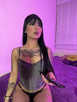 Snapshot of -Brittanny chatting on 07/25/26, 01:04 -Brittanny online show from 07/25/26, 01:04