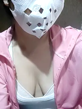 Snapshot of Hiha-nn chatting on 06/24/26, 11:37 Hiha-nn online show from 06/24/26, 11:37