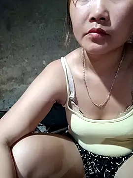 Snapshot of Emma-18h chatting on 07/20/26, 12:40 Emma-18h online show from 07/20/26, 12:40