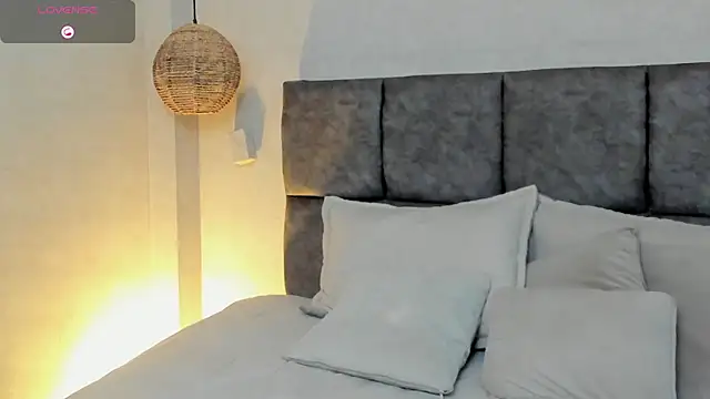 vera  lux online show from 08/04/26, 12:30