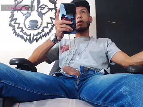 Snapshot of WOLFMONSTERDICK chatting on 03/21/25, 10:50 WOLFMONSTERDICK online show from 03/21/25, 10:50