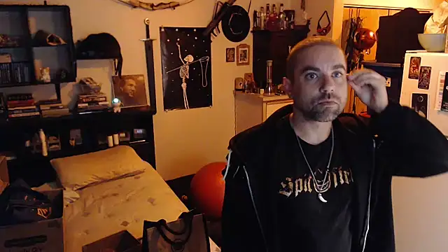 Daddy Werewolf online show from 06/29/26, 05:35