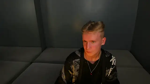 Snapshot of EdwinWilliams chatting on 07/10/26, 03:14 EdwinWilliams online show from 07/10/26, 03:14