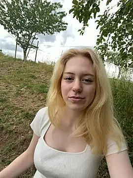 Snapshot of CarlottaRose chatting on 07/01/26, 12:40 CarlottaRose online show from 07/01/26, 12:40
