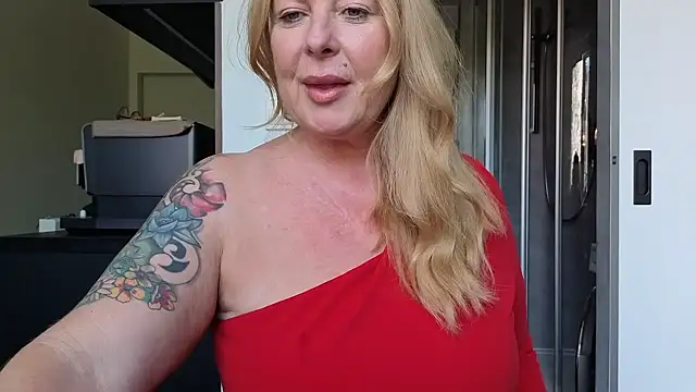 Snapshot of TammyJeann chatting on 04/26/26, 10:35 TammyJeann online show from 04/26/26, 10:35