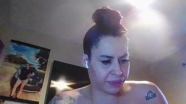 Snapshot of imisamoore69 chatting on 11/24/25, 07:35 imisamoore69 online show from 11/24/25, 07:35